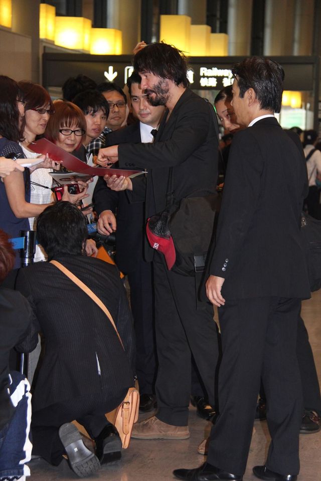 キアヌ・リーヴス、ヒゲ面で来日！フォトギャラリー（11枚目）