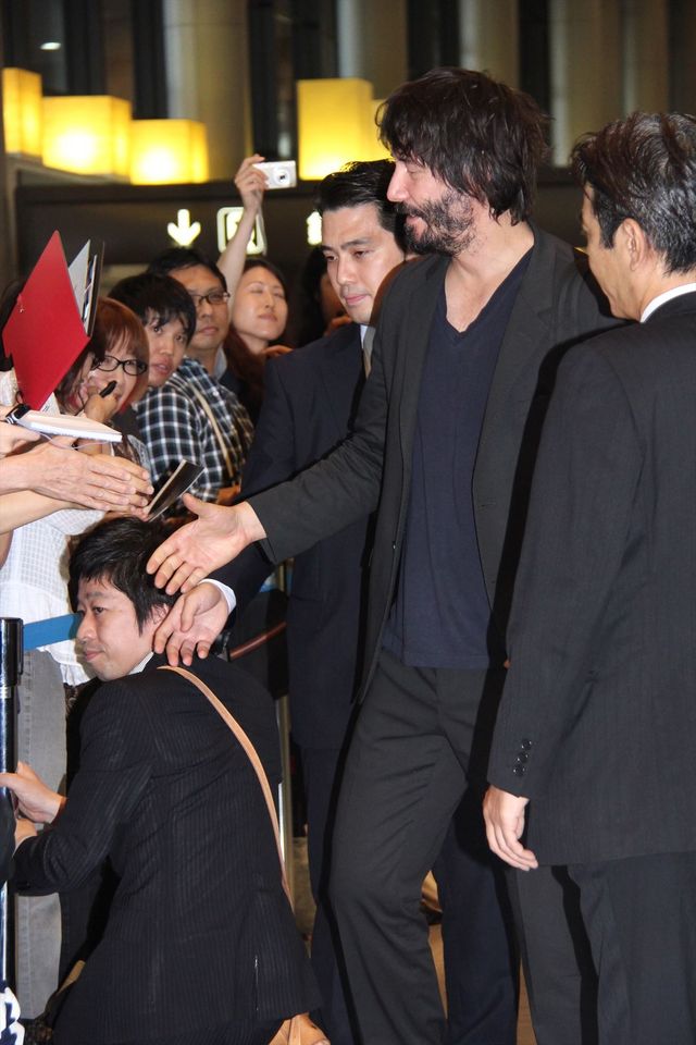 キアヌ・リーヴス、ヒゲ面で来日！フォトギャラリー（12枚目）