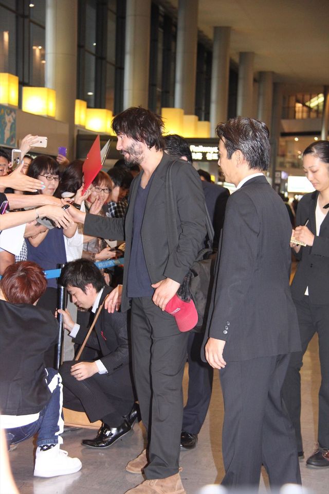 キアヌ・リーヴス、ヒゲ面で来日！フォトギャラリー（13枚目）