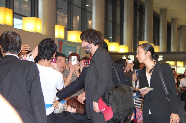 キアヌ・リーヴス、ヒゲ面で来日！フォトギャラリー（14枚目）