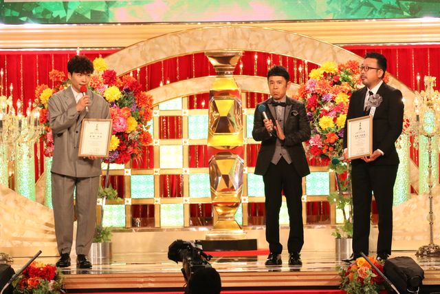 星野源のハニカミ笑顔！話題賞受賞に喜び：フォトギャラリー