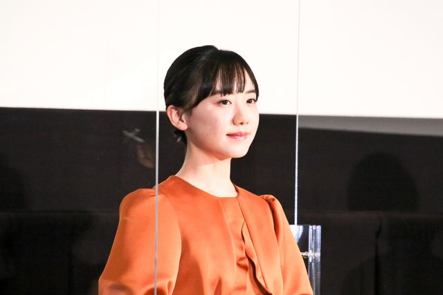 芦田愛菜＆粟野咲莉ら登壇！映画『岬のマヨイガ』初日舞台あいさつ（15枚目）