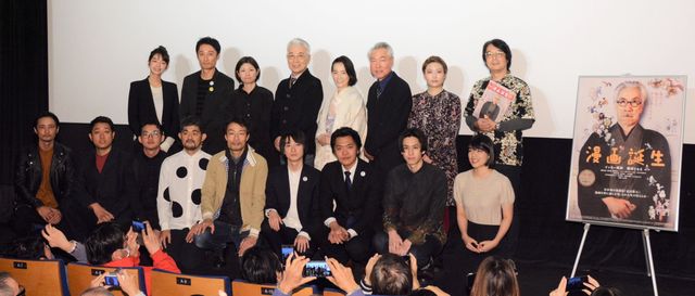 妻役は篠原ともえ！イッセー尾形主演『漫画誕生』初日舞台あいさつ（13枚目）