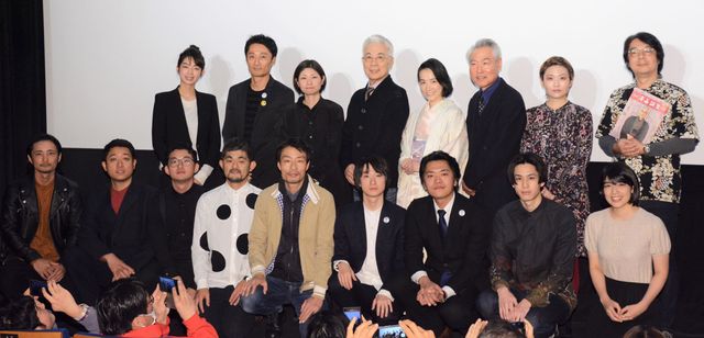 妻役は篠原ともえ！イッセー尾形主演『漫画誕生』初日舞台あいさつ（14枚目）