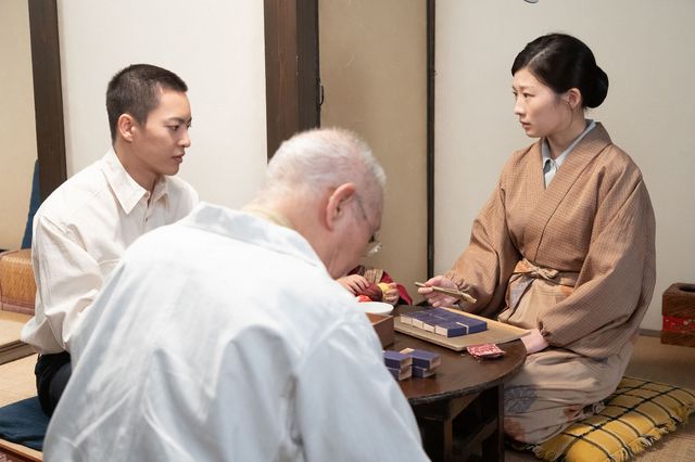 はる（石田ゆり子）が寅子（伊藤沙莉）にお金を…「虎に翼」第44回の場面写真（3枚目）