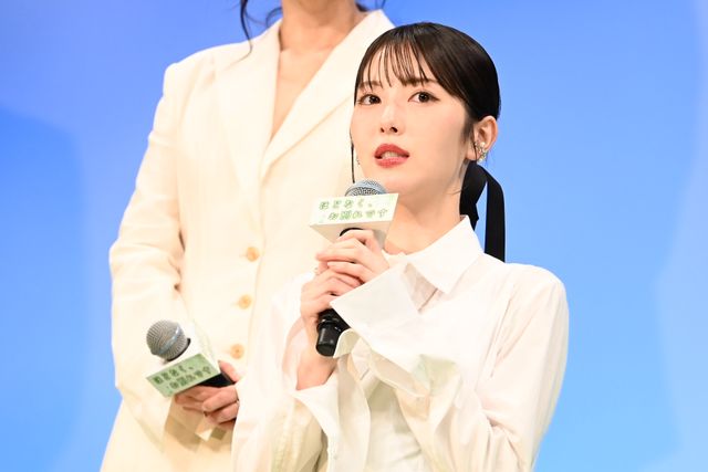 浜辺美波＆目黒蓮ら豪華キャスト集結！『ほどなく、お別れです』完成披露舞台あいさつ（4枚目）