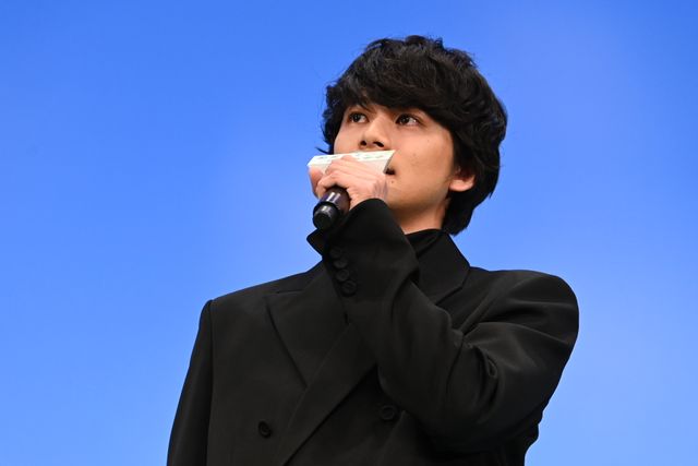 浜辺美波＆目黒蓮ら豪華キャスト集結！『ほどなく、お別れです』完成披露舞台あいさつ（11枚目）