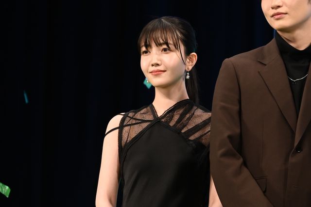 浜辺美波＆目黒蓮ら豪華キャスト集結！『ほどなく、お別れです』完成披露舞台あいさつ（13枚目）