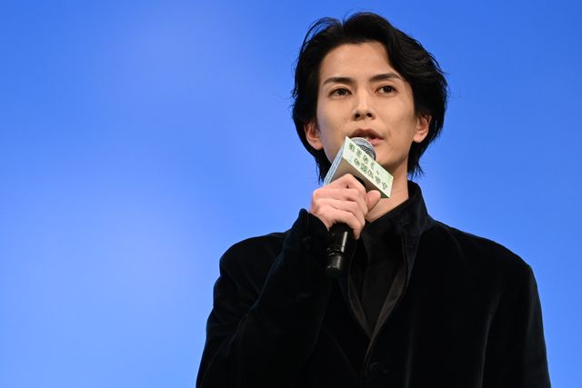 浜辺美波＆目黒蓮ら豪華キャスト集結！『ほどなく、お別れです』完成披露舞台あいさつ（14枚目）