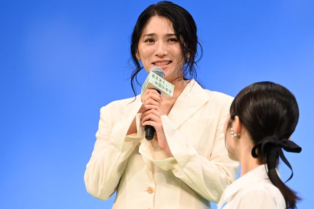 浜辺美波＆目黒蓮ら豪華キャスト集結！『ほどなく、お別れです』完成披露舞台あいさつ（17枚目）