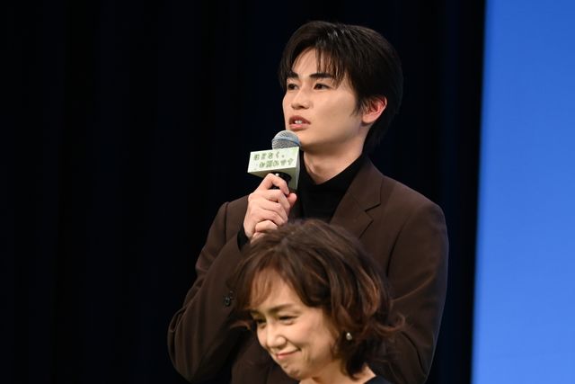 浜辺美波＆目黒蓮ら豪華キャスト集結！『ほどなく、お別れです』完成披露舞台あいさつ（19枚目）