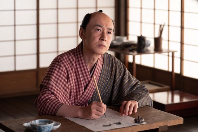 「べらぼう」で鉄拳がノーメイク！絵師・礒田湖龍斎場面写真（4枚目）