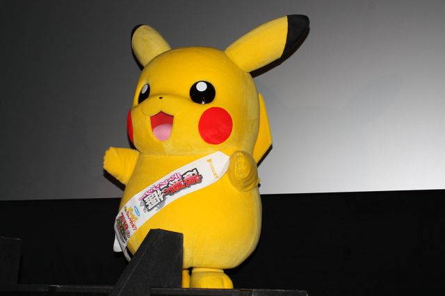まゆゆ＆ピカチュウ！『ポケモン・ザ・ムービー』初日舞台あいさつフォトギャラリー（2枚目）
