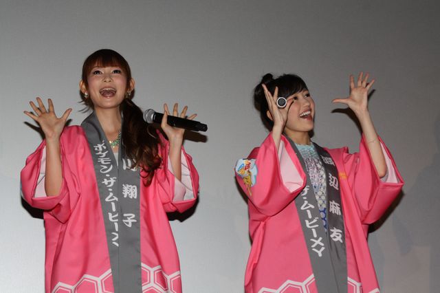 まゆゆ＆ピカチュウ！『ポケモン・ザ・ムービー』初日舞台あいさつフォトギャラリー（10枚目）