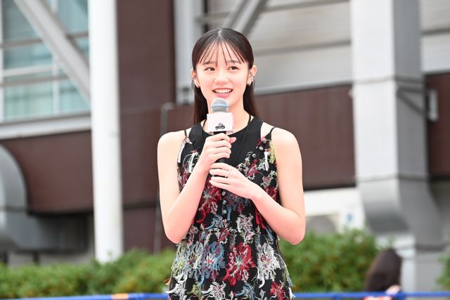 木村拓哉、倍賞千恵子を華麗にエスコート　映画『TOKYOタクシー』タクシーセレモニー（4枚目）