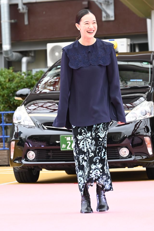 木村拓哉、倍賞千恵子を華麗にエスコート　映画『TOKYOタクシー』タクシーセレモニー（9枚目）