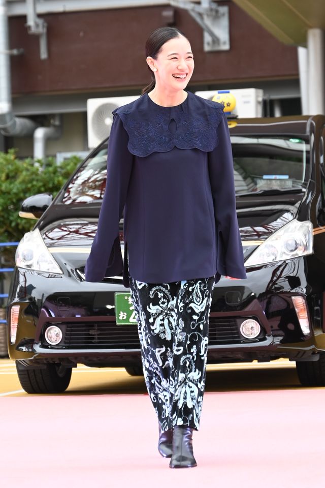 木村拓哉、倍賞千恵子を華麗にエスコート　映画『TOKYOタクシー』タクシーセレモニー（12枚目）