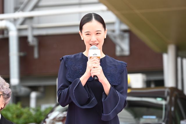 木村拓哉、倍賞千恵子を華麗にエスコート　映画『TOKYOタクシー』タクシーセレモニー（13枚目）