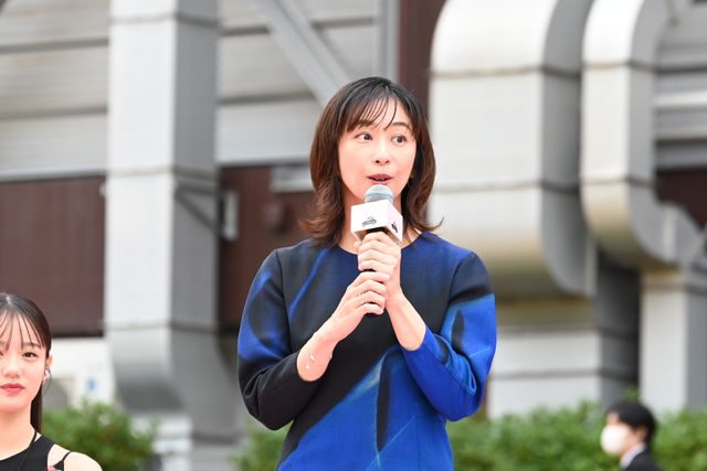 木村拓哉、倍賞千恵子を華麗にエスコート　映画『TOKYOタクシー』タクシーセレモニー（16枚目）