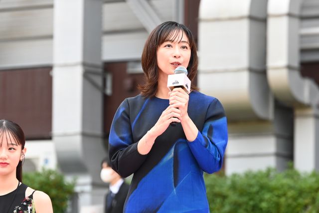 木村拓哉、倍賞千恵子を華麗にエスコート　映画『TOKYOタクシー』タクシーセレモニー（17枚目）