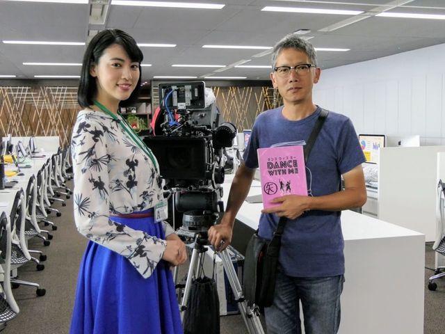矢口史靖監督×三吉彩花主演『ダンスウィズミー』撮影風景（2枚目）