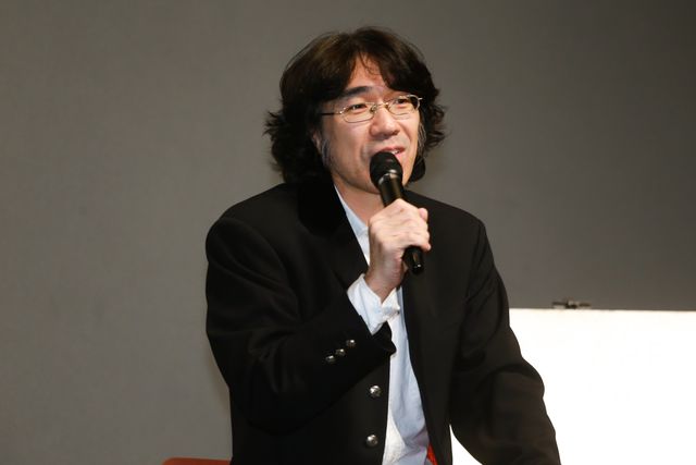 Perfumeの数十秒にわたるお辞儀に倣って監督も深々とお辞儀　画像ギャラリー（3枚目）