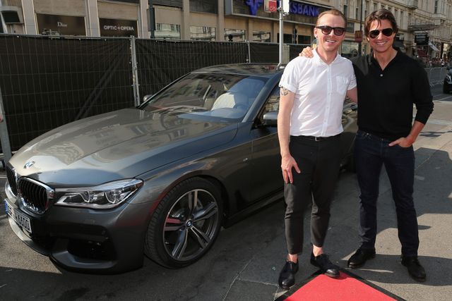 手をギュッ！仲良しトム・クルーズ＆サイモン・ペッグ【全12枚】（9枚目）