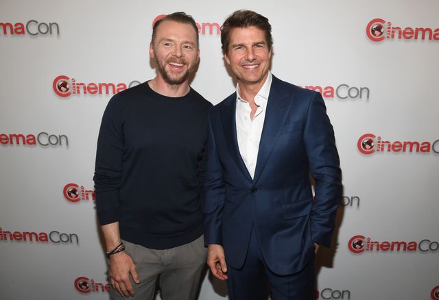 手をギュッ！仲良しトム・クルーズ＆サイモン・ペッグ【全12枚】（10枚目）