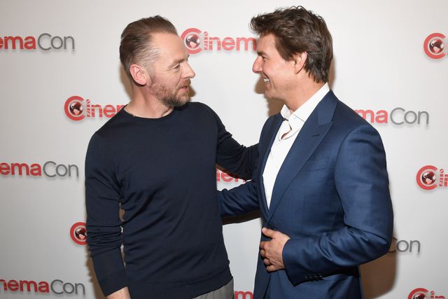 手をギュッ！仲良しトム・クルーズ＆サイモン・ペッグ【全12枚】（11枚目）