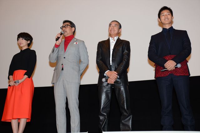 バットで鏡開き！『アゲイン 28年目の甲子園』初日舞台あいさつフォトギャラリー（4枚目）