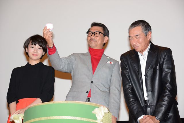 バットで鏡開き！『アゲイン 28年目の甲子園』初日舞台あいさつフォトギャラリー（12枚目）