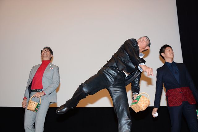 バットで鏡開き！『アゲイン 28年目の甲子園』初日舞台あいさつフォトギャラリー（16枚目）