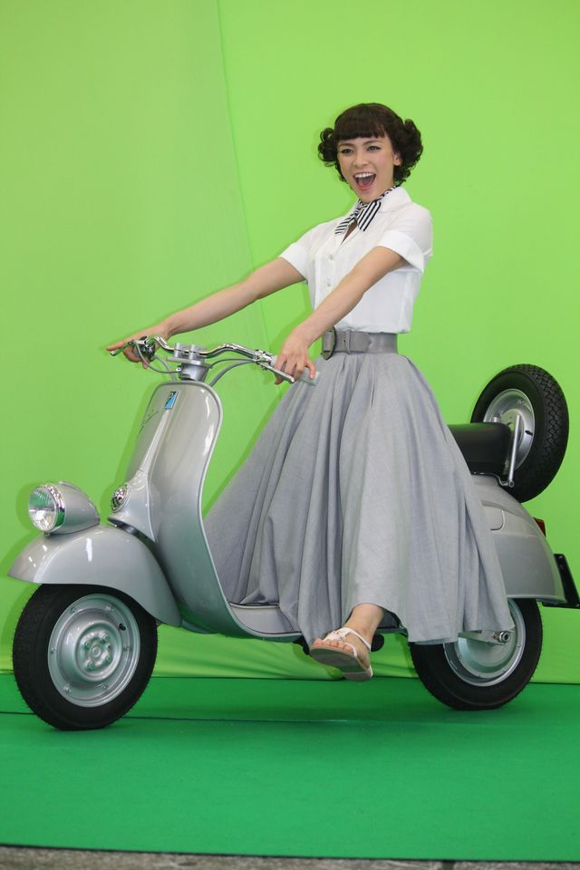 舞台「ローマの休日」のパンフレット撮影フォトギャラリー（2枚目）