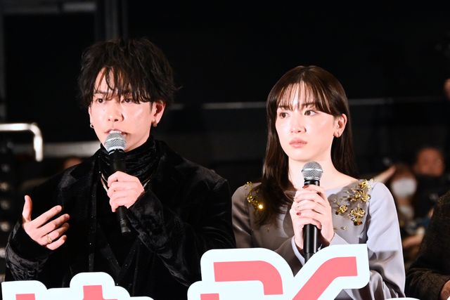 佐藤健＆永野芽郁W主演！実写版『はたらく細胞』初日舞台あいさつ（14枚目）