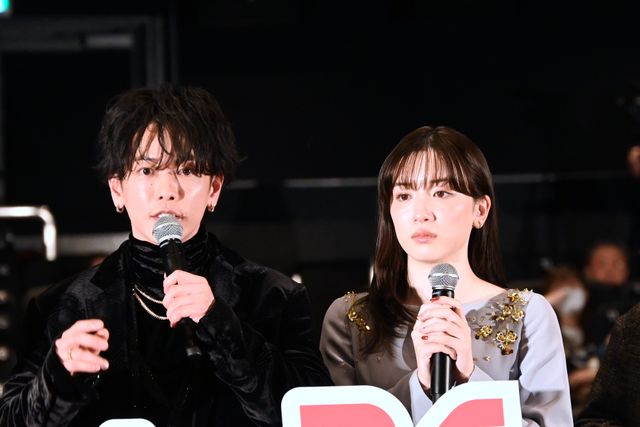 佐藤健＆永野芽郁W主演！実写版『はたらく細胞』初日舞台あいさつ（15枚目）