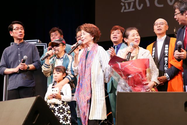 コメディ栄誉賞受賞の山田洋次監督の授賞式にさくら、源ちゃんら寅さんファミリーが集結！　画像ギャラリー（4枚目）