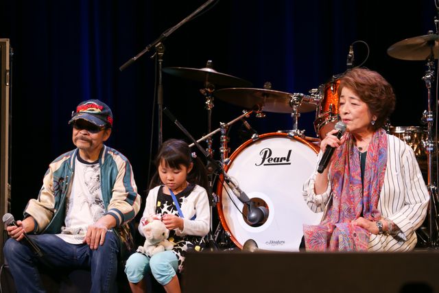 コメディ栄誉賞受賞の山田洋次監督の授賞式にさくら、源ちゃんら寅さんファミリーが集結！　画像ギャラリー（9枚目）