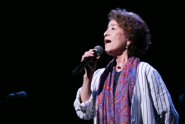 コメディ栄誉賞受賞の山田洋次監督の授賞式にさくら、源ちゃんら寅さんファミリーが集結！　画像ギャラリー（11枚目）