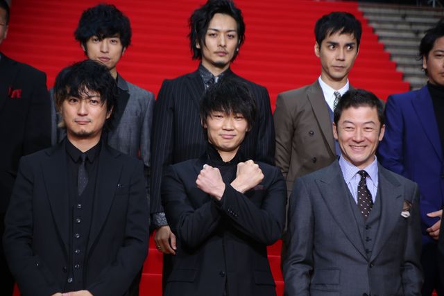 綾野剛、新成人へメッセージ「自分をしっかり照らし続け、照らしてくれてる人たちをたくさん愛して」　画像ギャラリー（4枚目）