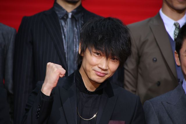 綾野剛、新成人へメッセージ「自分をしっかり照らし続け、照らしてくれてる人たちをたくさん愛して」　画像ギャラリー（5枚目）