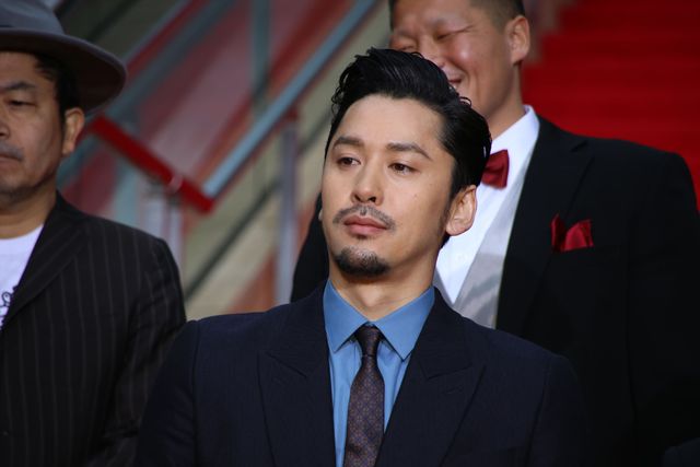 綾野剛、新成人へメッセージ「自分をしっかり照らし続け、照らしてくれてる人たちをたくさん愛して」　画像ギャラリー（8枚目）