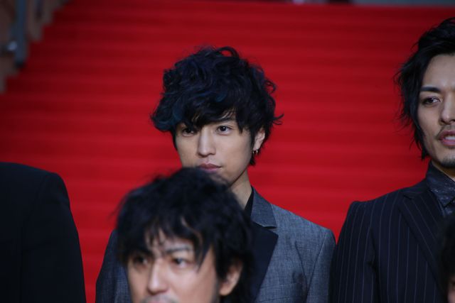 綾野剛、新成人へメッセージ「自分をしっかり照らし続け、照らしてくれてる人たちをたくさん愛して」　画像ギャラリー（10枚目）