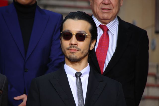 綾野剛、新成人へメッセージ「自分をしっかり照らし続け、照らしてくれてる人たちをたくさん愛して」　画像ギャラリー（15枚目）