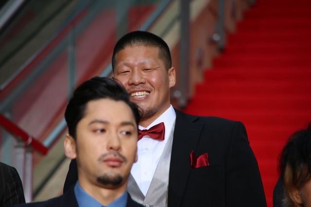 綾野剛、新成人へメッセージ「自分をしっかり照らし続け、照らしてくれてる人たちをたくさん愛して」　画像ギャラリー（17枚目）