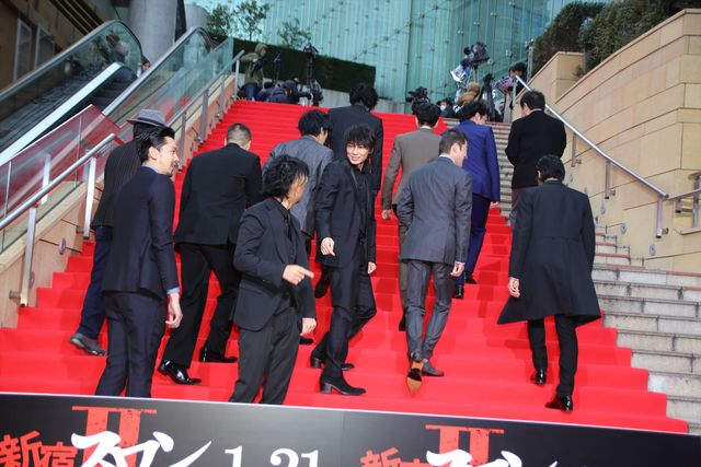 綾野剛、新成人へメッセージ「自分をしっかり照らし続け、照らしてくれてる人たちをたくさん愛して」　画像ギャラリー（18枚目）