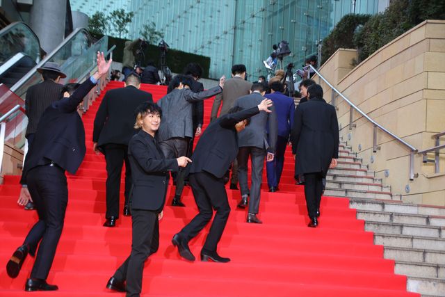 綾野剛、新成人へメッセージ「自分をしっかり照らし続け、照らしてくれてる人たちをたくさん愛して」　画像ギャラリー（20枚目）