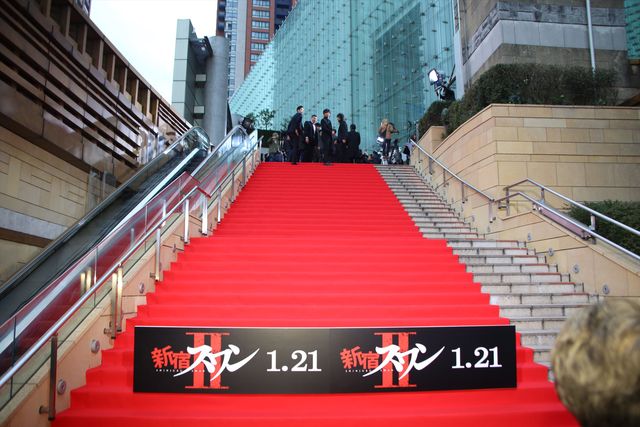 綾野剛、新成人へメッセージ「自分をしっかり照らし続け、照らしてくれてる人たちをたくさん愛して」　画像ギャラリー（21枚目）