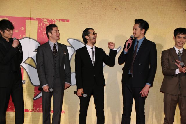 綾野剛、新成人へメッセージ「自分をしっかり照らし続け、照らしてくれてる人たちをたくさん愛して」　画像ギャラリー（39枚目）