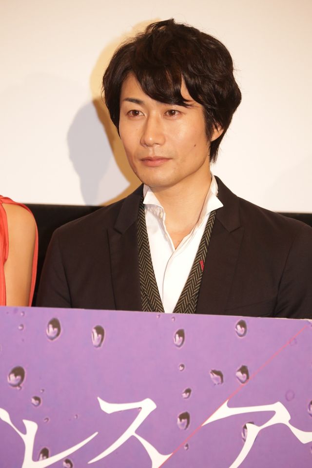 TEAM NACS戸次重幸、濡れ場に備え現場でも筋トレ！フォトギャラリー（3枚目）