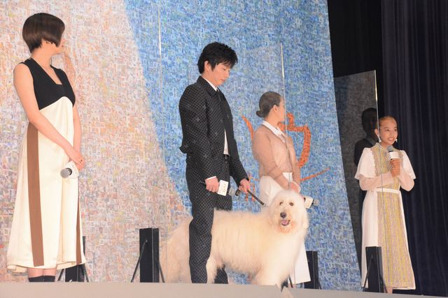 田中圭、俳優犬ベックに優しく寄り添う！映画『ハウ』完成披露上映会（11枚目）
